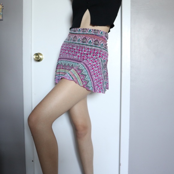 Patterned Mini Skirt - Picture 4 of 9